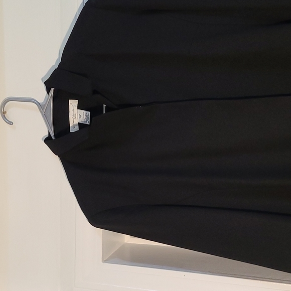 Curvy 14P black collared top hidden buttons - Picture 2 of 4